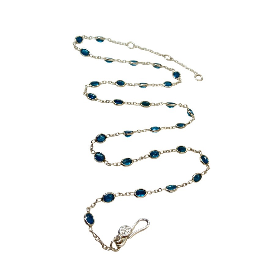 Kyanite Daisy Necklace - Image 4