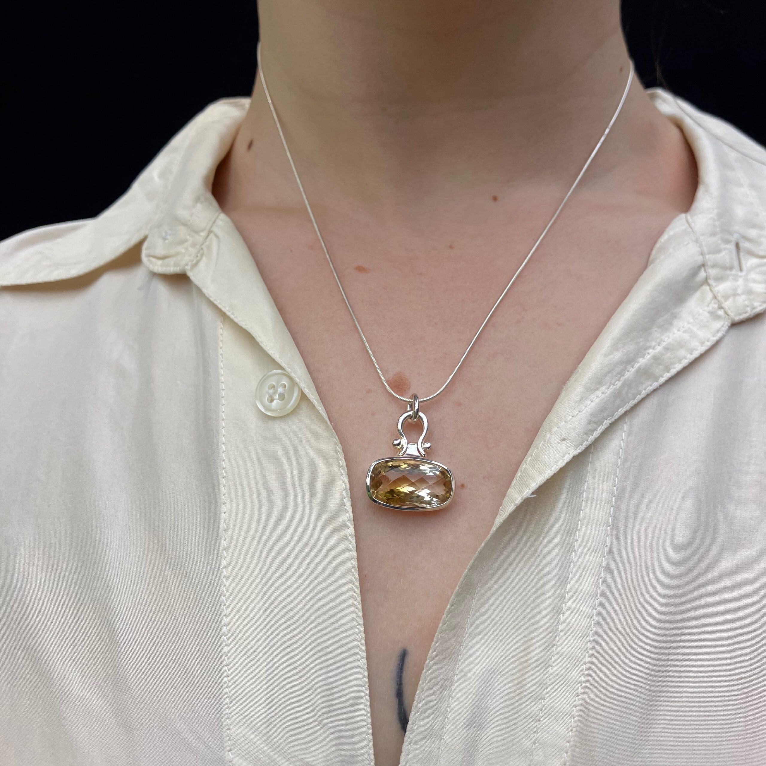 Citrine Cushion Pendant - Image 3
